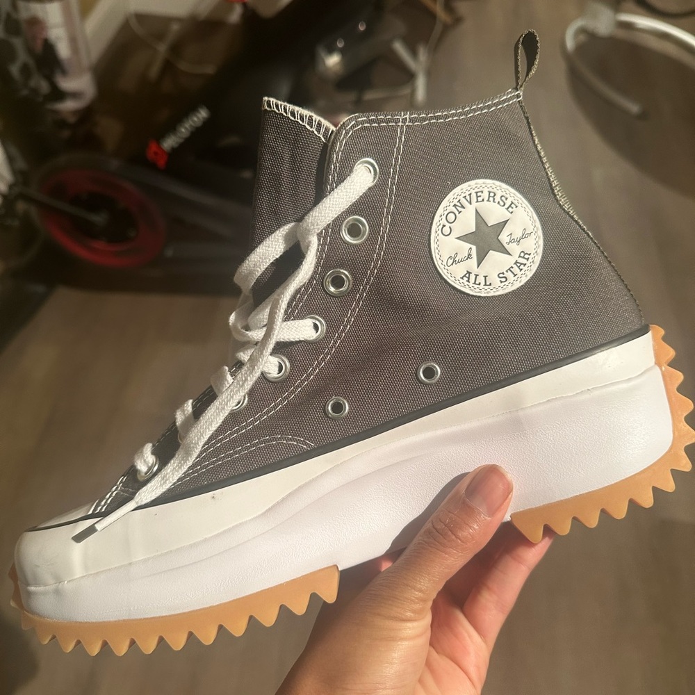 Olive green platform converse brand new size 9.5 women’s